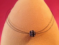 Collar con bola mediana Rhinestone color Negro y Blanco